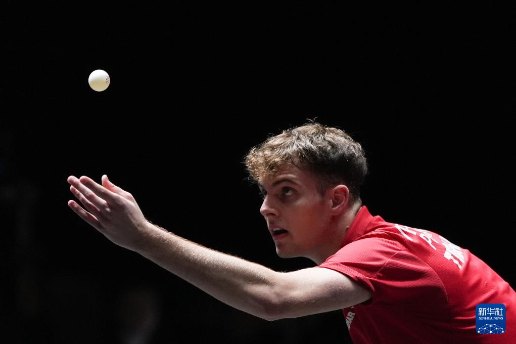 他企图用一 他企图用一